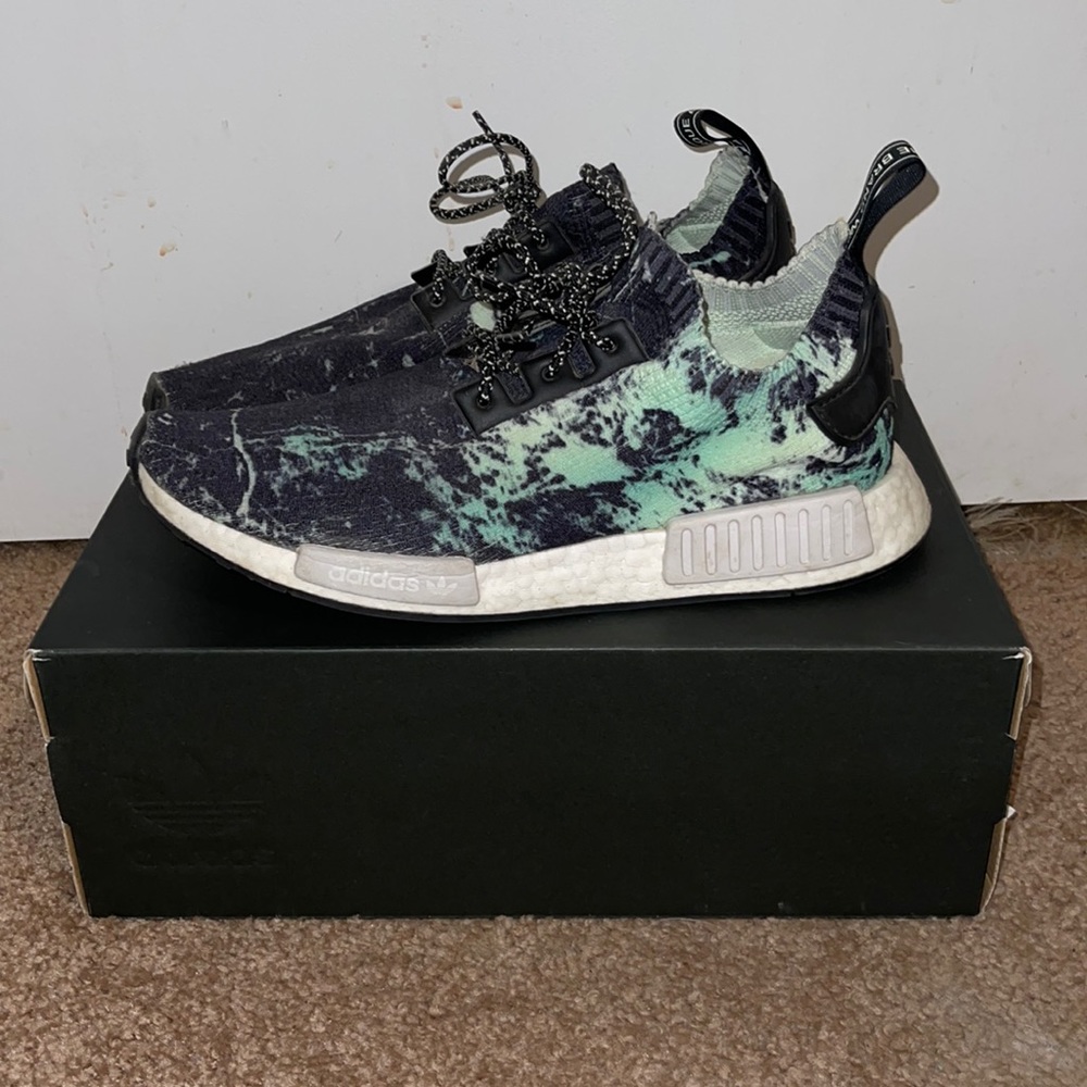 Green and black adidas r2